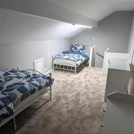Edge 2 Bed Property ليدز